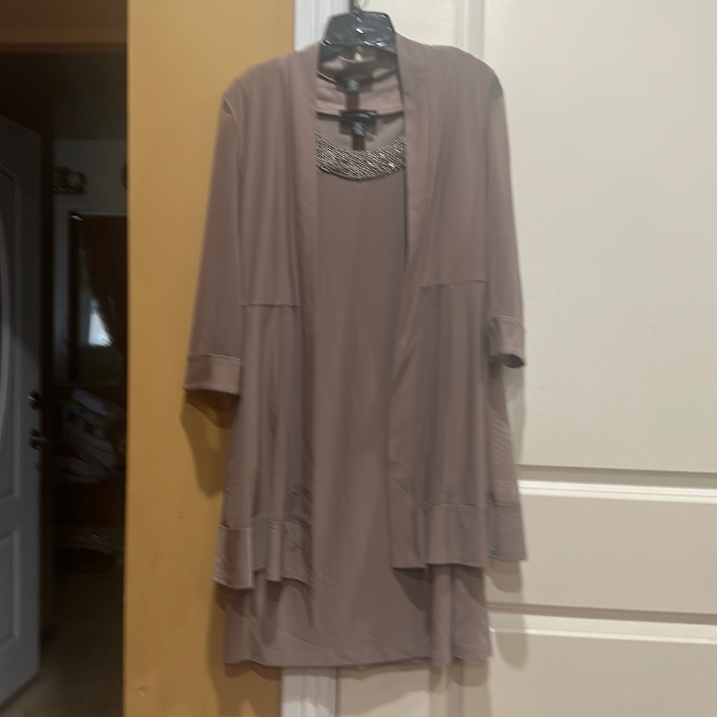 Nwt 2 Piece Set Dress, Beautiful Color, Very Classic And Elegant.